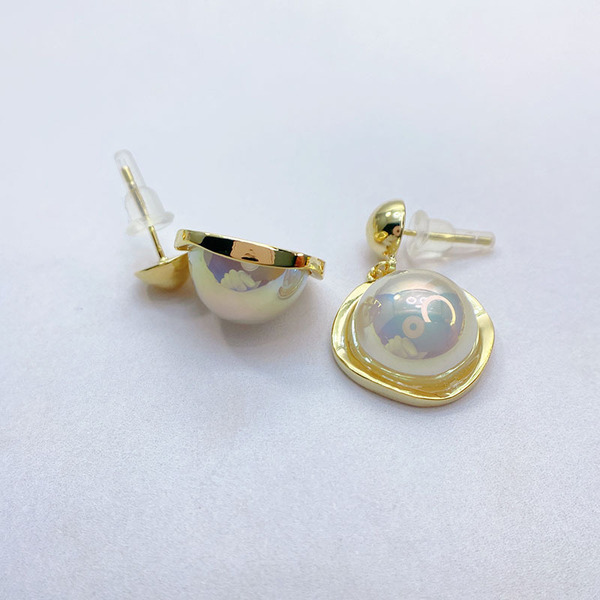 Brand fresh golden fashionable earrings