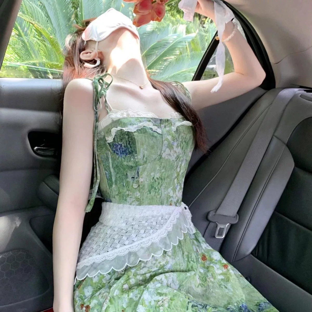 Весенний комплект 2025 года: корейское цветочное платье и юбка миди с кружевной талией, корректирующая фигуру.