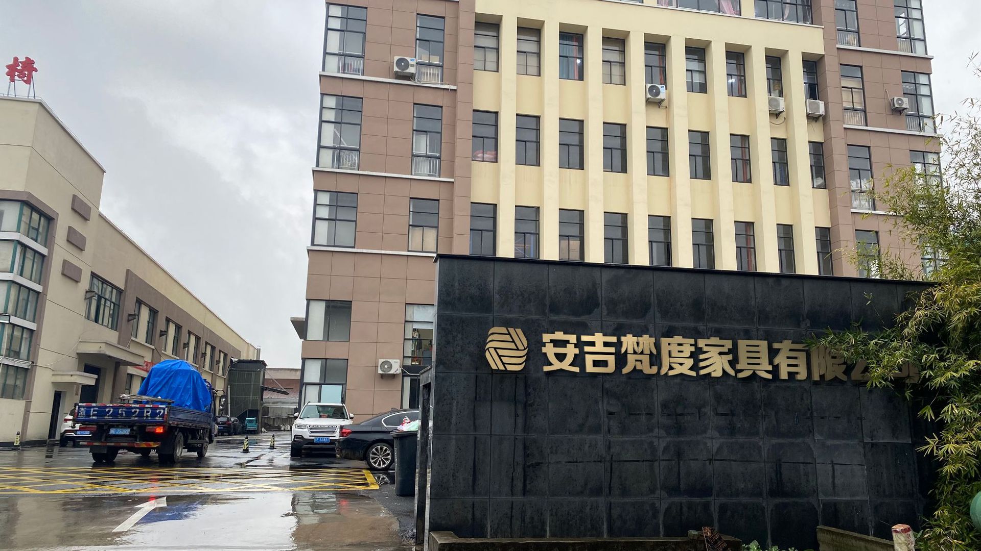 大门.jpg