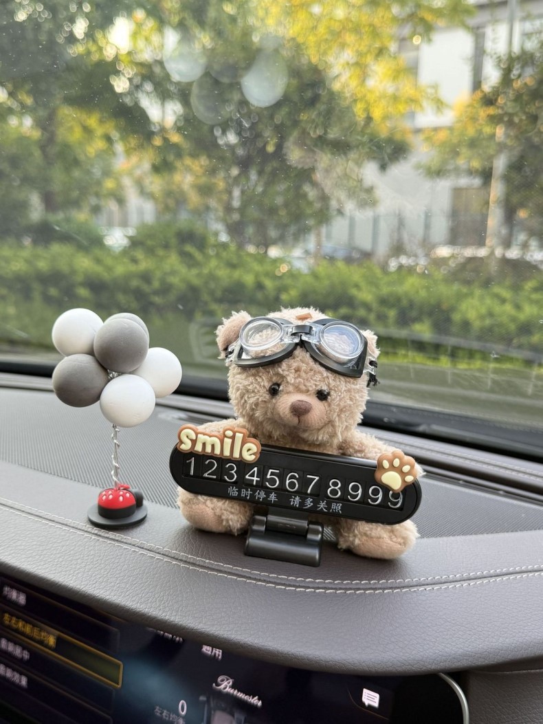 New Cartoon Hot-Selling Car Dashboard Decorations, Cute and Adorable Internet Celebrity Bear Temporary Parking Sign, Car Number Plate