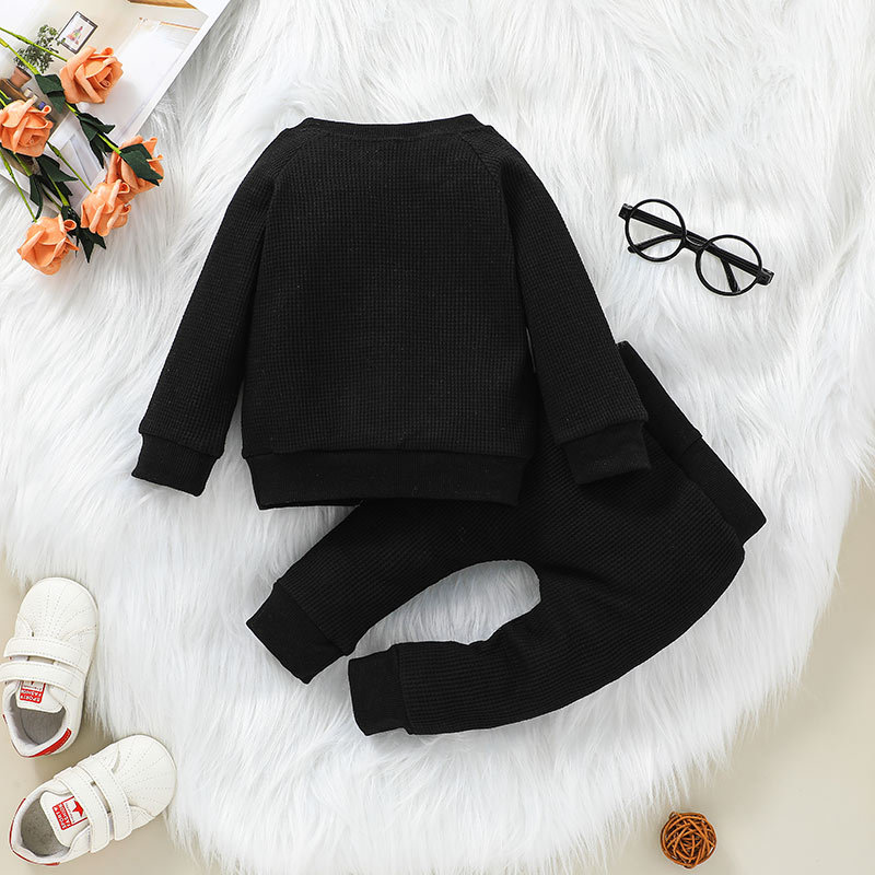 Autumn Children's Long-sleeved T-shirt Trousers Black Suit Korean Version Pullover Sweater Pit Strip Two-piece Set display picture 2