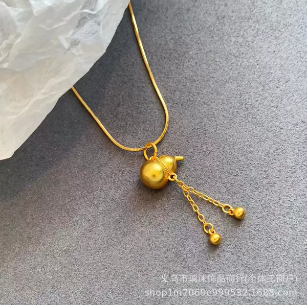 Necklace with tassels, chain