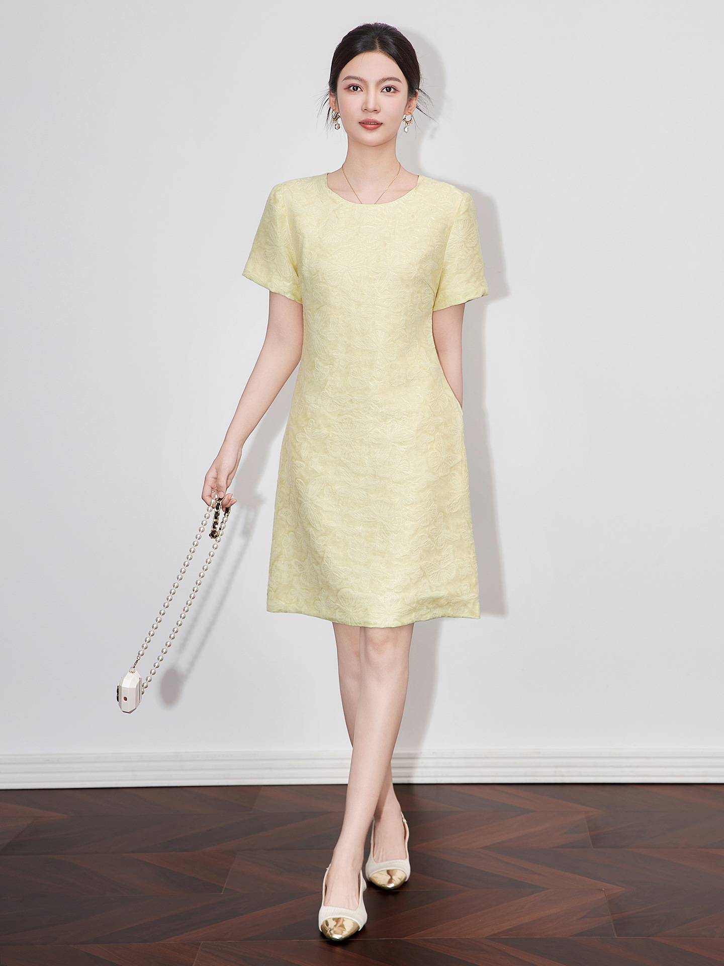 Váy maxi nữ thắt eo họa tiết bướm dập nổi jacquard — Màu hồng