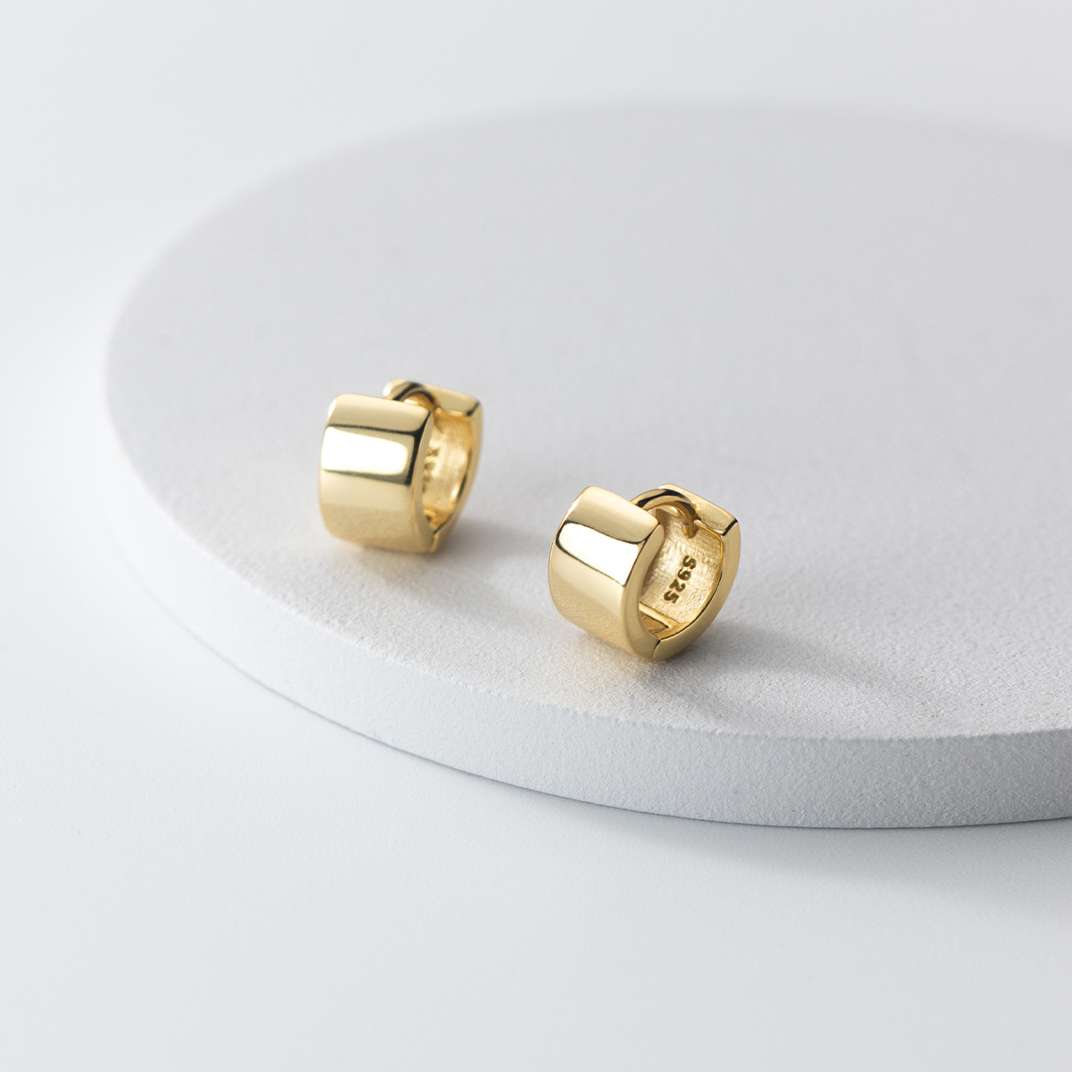 Eloch s925 plateado coreano brillante minimalista pequeño fresco geométrico redondo pequeño temperamento joyas de auriculares M01320