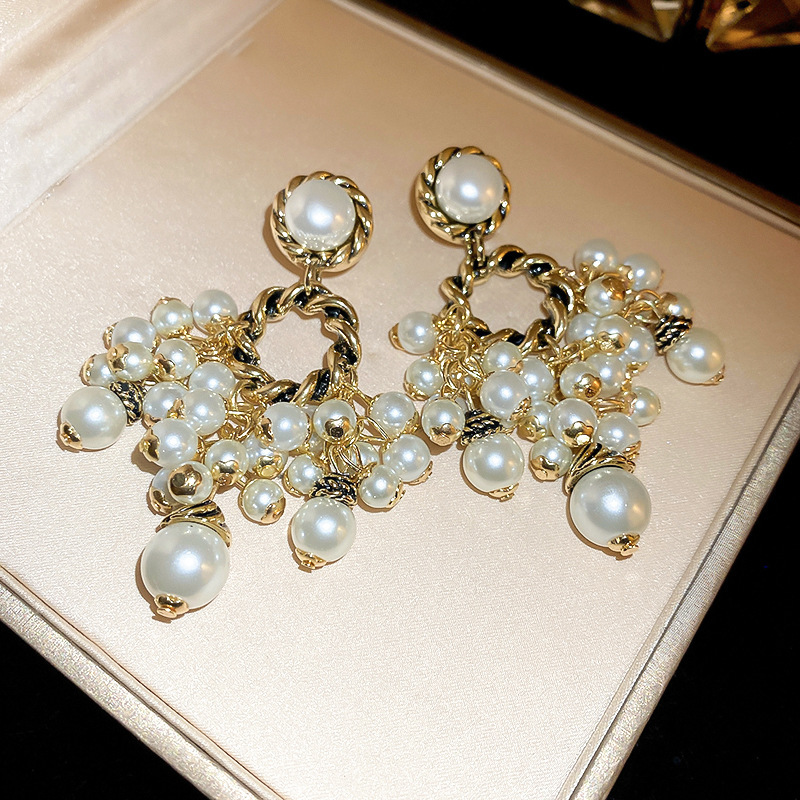 Pendientes de perlas con borla de flores de alta calidad con aguja de plata Pendientes de todo fósforo de moda francesa de nuevo estilo Pendientes de alta calidad de lujo ligero