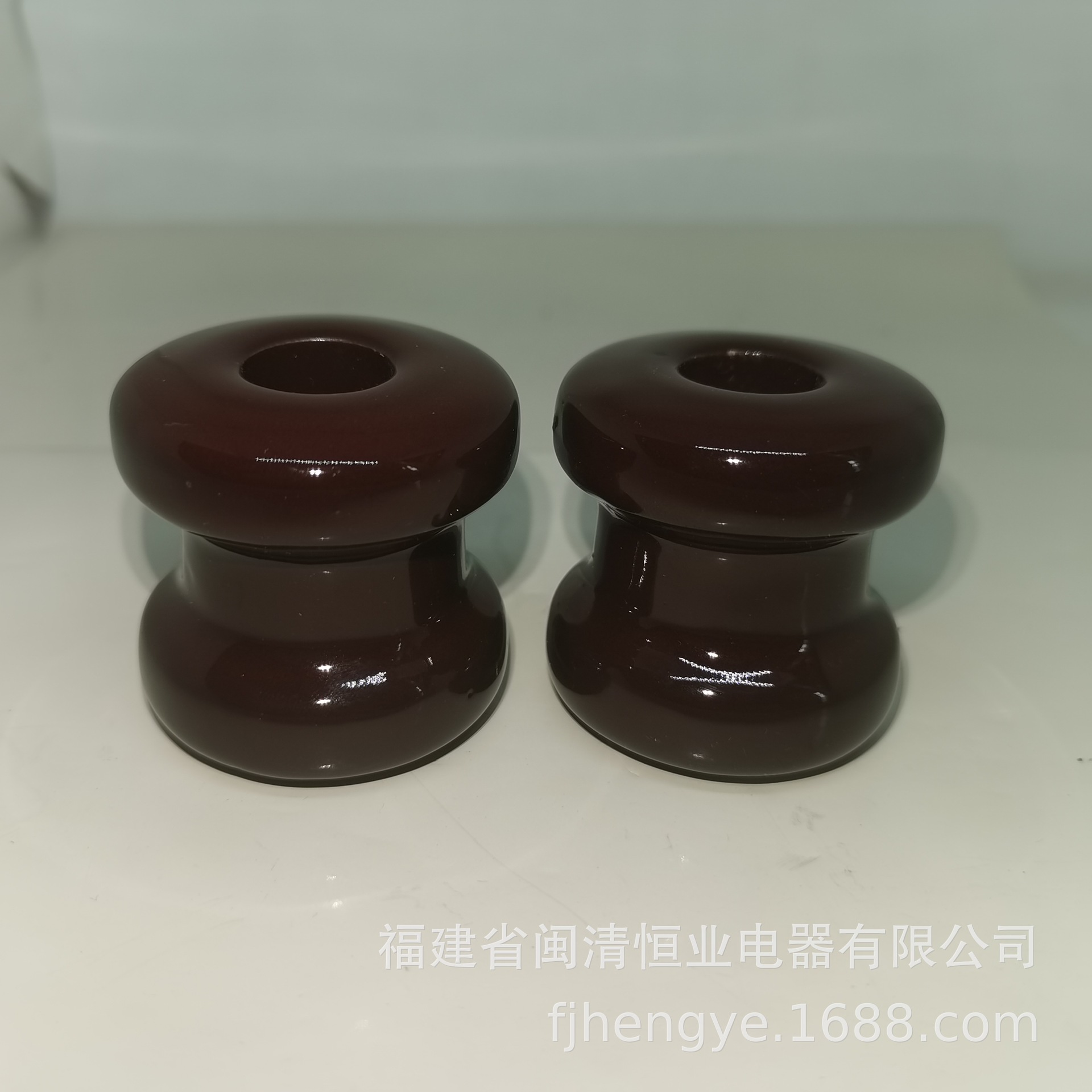 407^1.棕色小绝缘子D47*H43mm