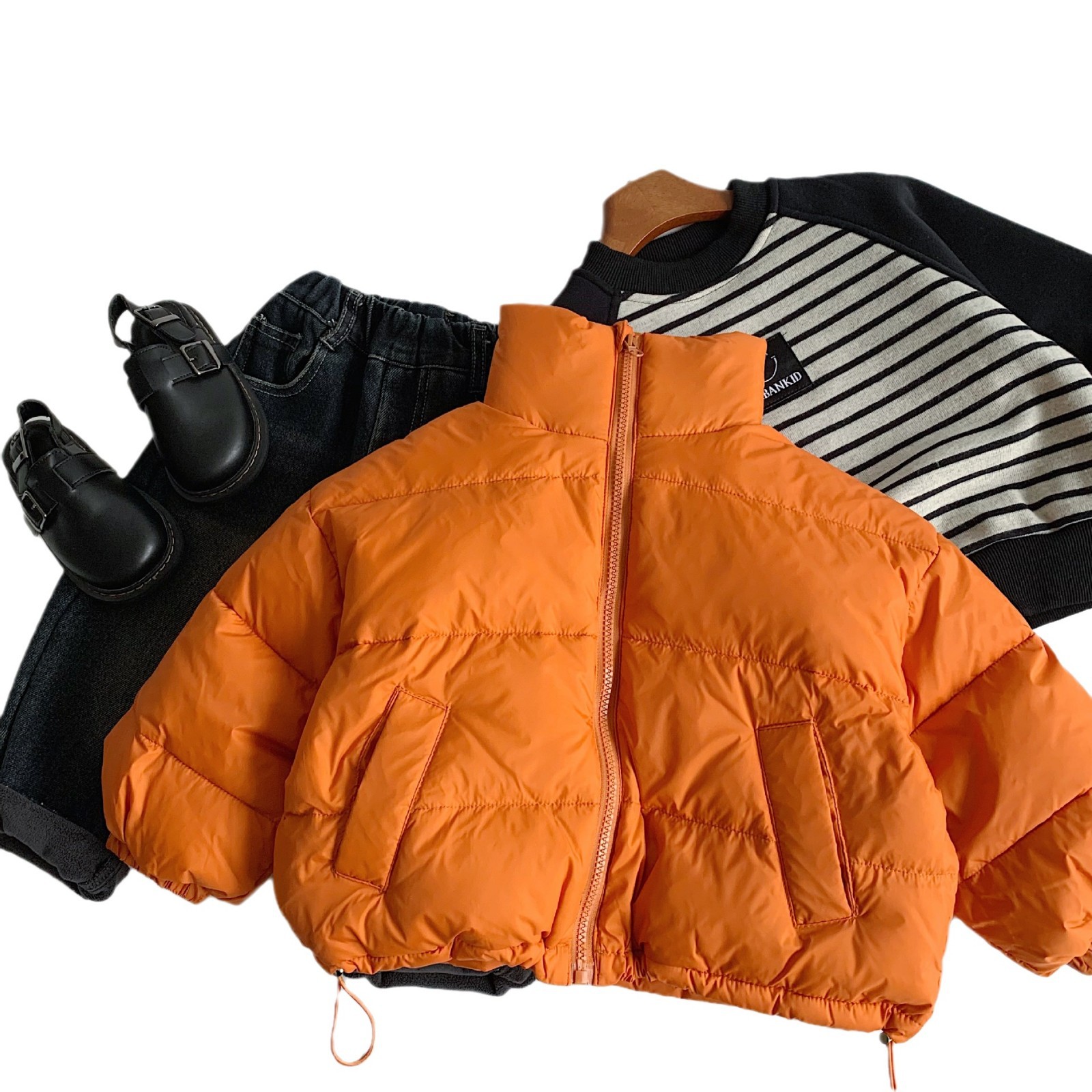 Chaqueta de plumón para niños Maibao 2024 invierno nuevo estilo para niños y niñas chaqueta de plumón de pato blanco grueso con etiqueta en la parte posterior de la chaqueta de moda