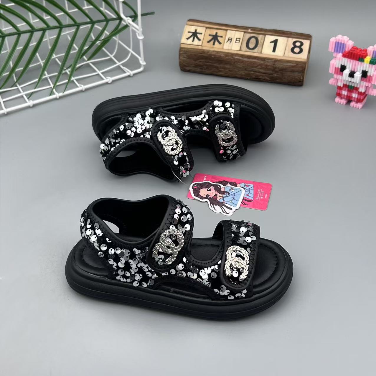 Brand Girl Fashion Sequin Sandals 2025 Summer New Beach Shoes Girl Student Casual Ultra Light Sole Sandals