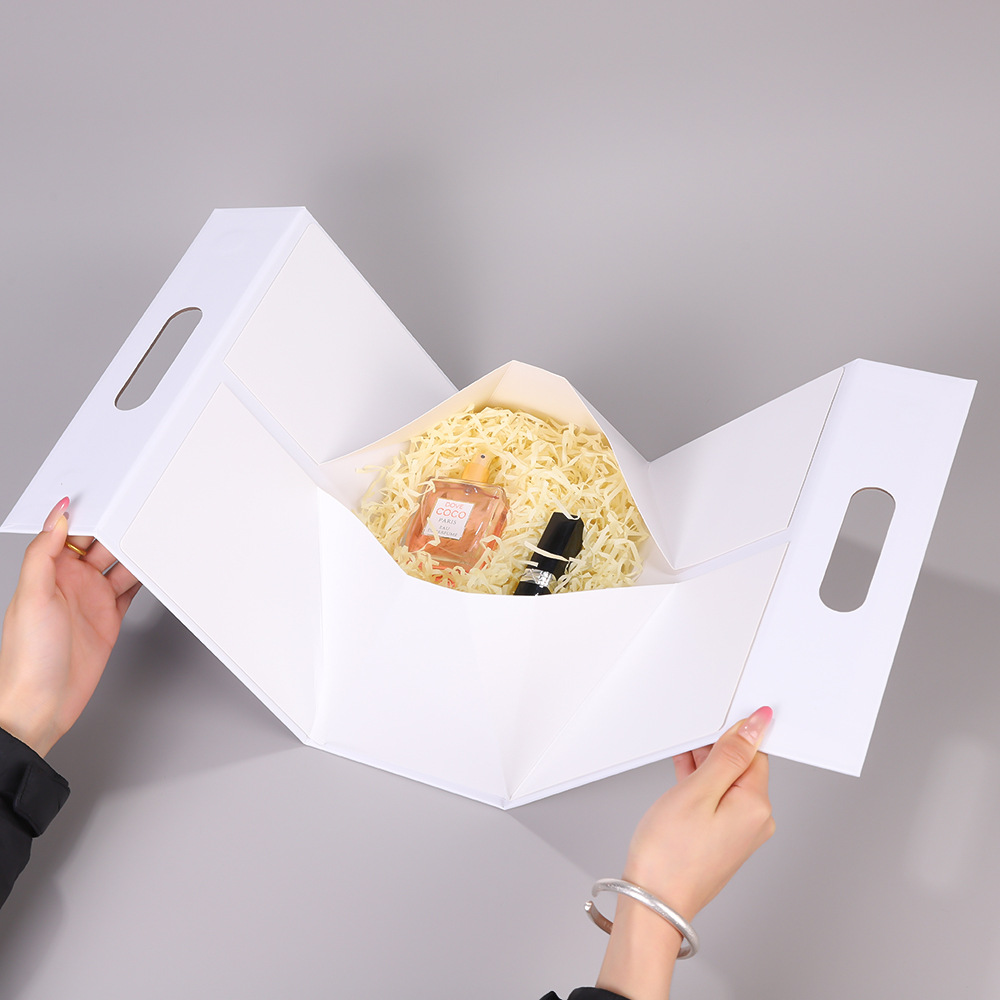 Caja magnética portátil triangular transfronteriza Caja de regalo blanca formada en una caja de regalo plegable creativa portátil