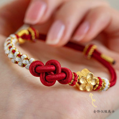 桃の花は思いどおりに手で赤いひものブレスレットを編んで、diyの部品を着ることができます。
