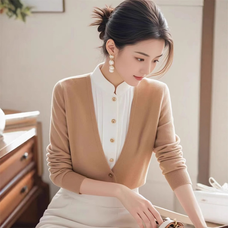 偽の2つのセーターの女性の新型の怠惰な香りの高級感秋冬の独特な超美しい気質のニットの上着|undefined