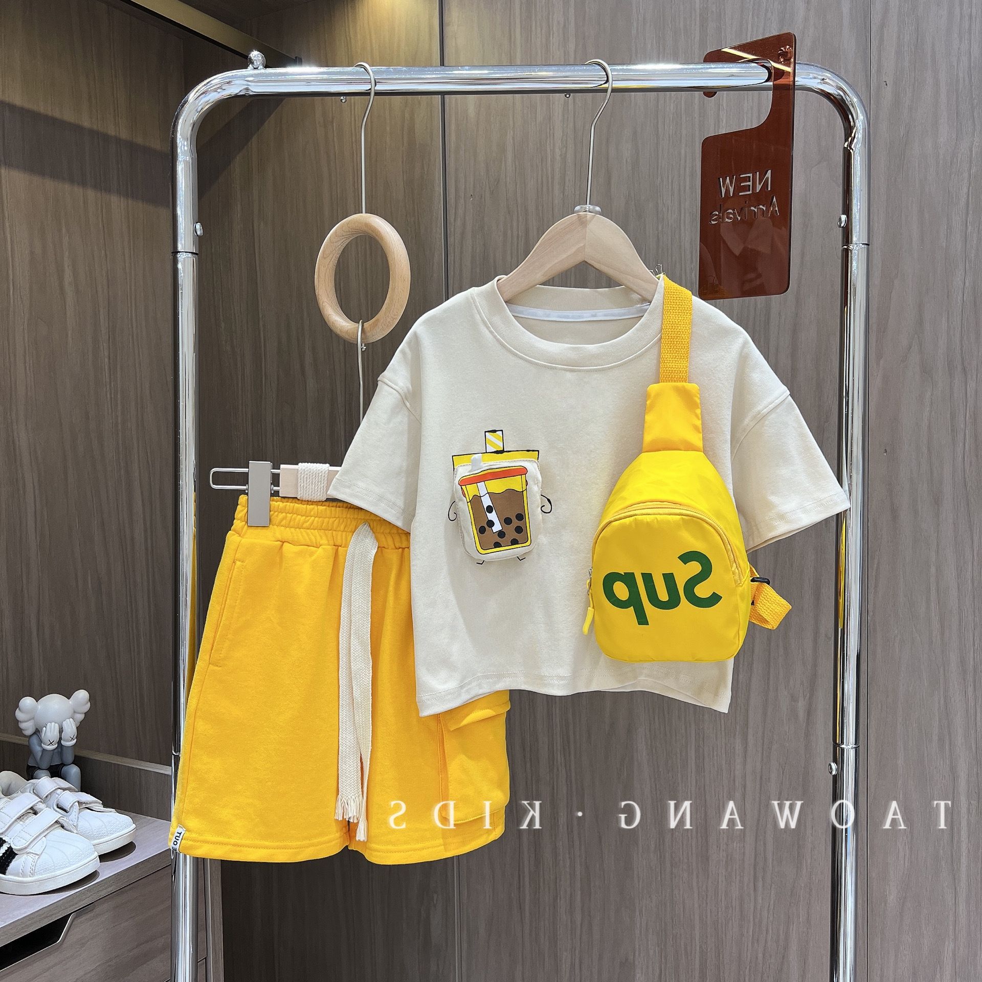 Conjuntos familiares a juego, colección de verano 2025 para una familia de tres, madre-hijo, madre-hija, camisetas de manga corta estilo bubble tea, pelele para bebé, a la moda