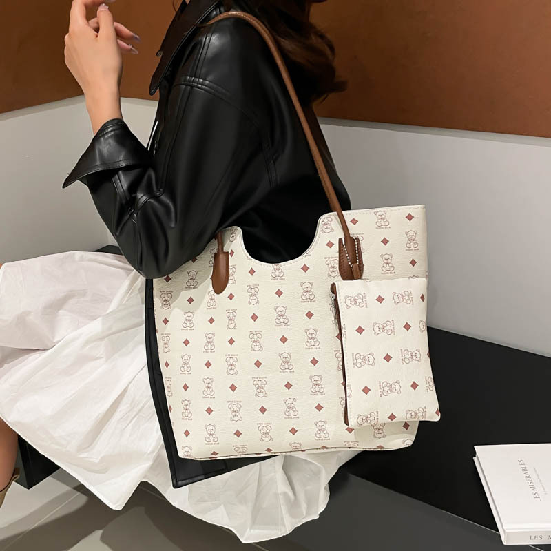 Bolso de alto valor transfronterizo para mujeres 2025, nuevo bolso de hombro de moda retro de gran capacidad de viaje