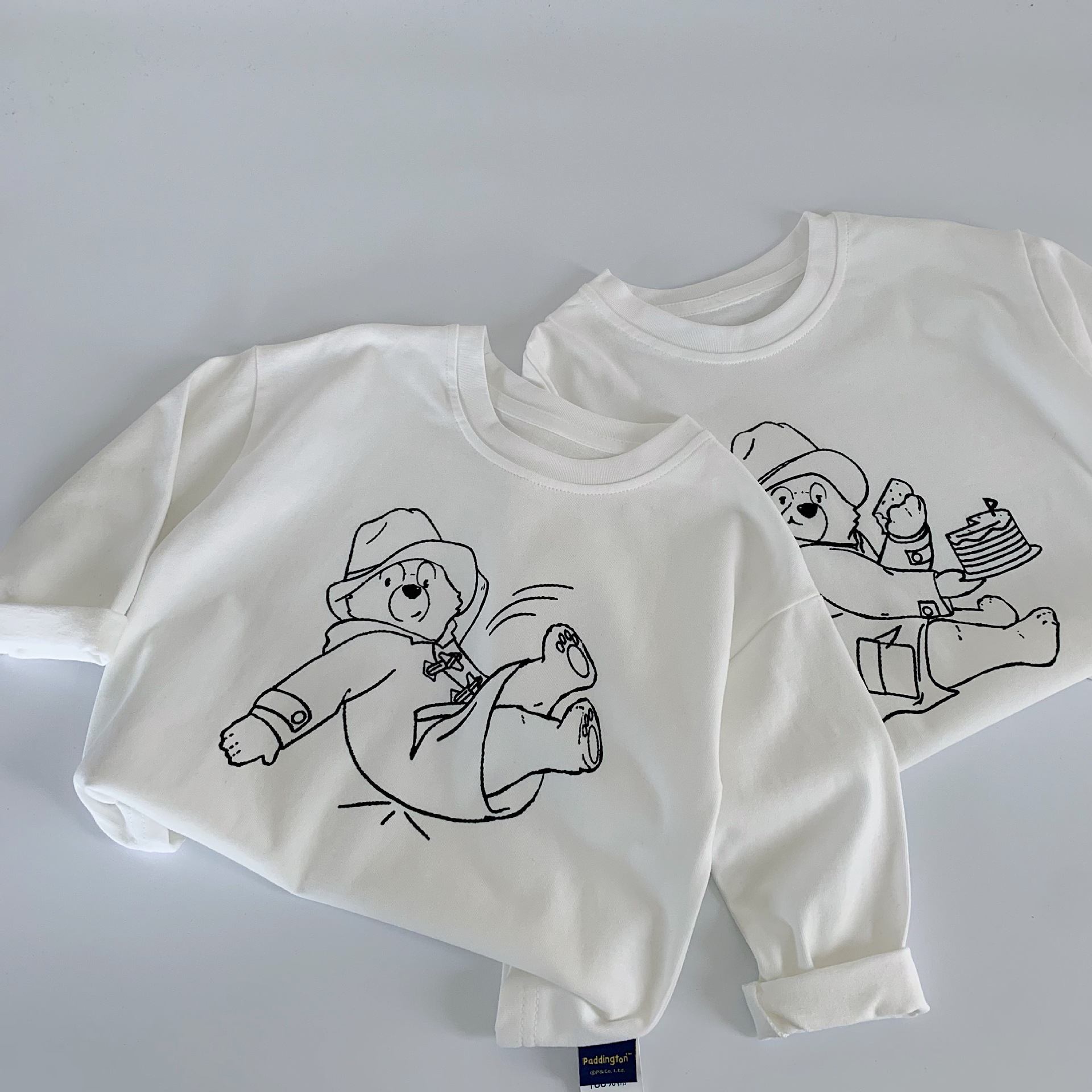 Mai Bao otoño camiseta infantil 2025 bebé caricatura Paddington oso blanco camiseta de base de tela ropa infantil de moda