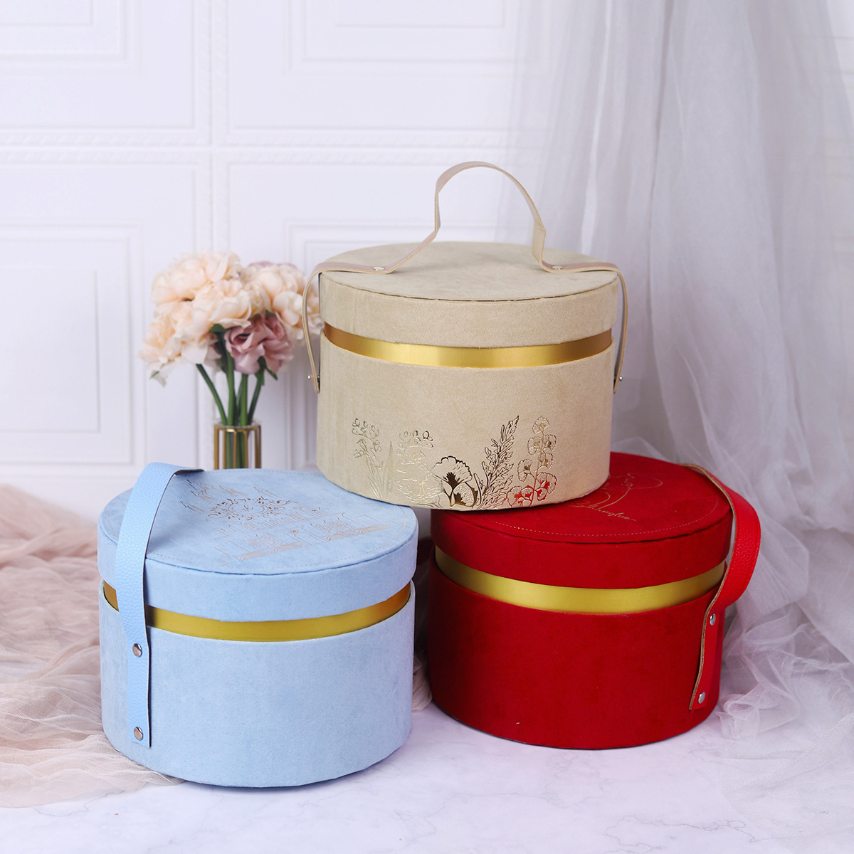 化妆盒婚礼伴娘伴郎回礼盒圆形杏色金红蓝色绒布皮带手拎圆桶盒