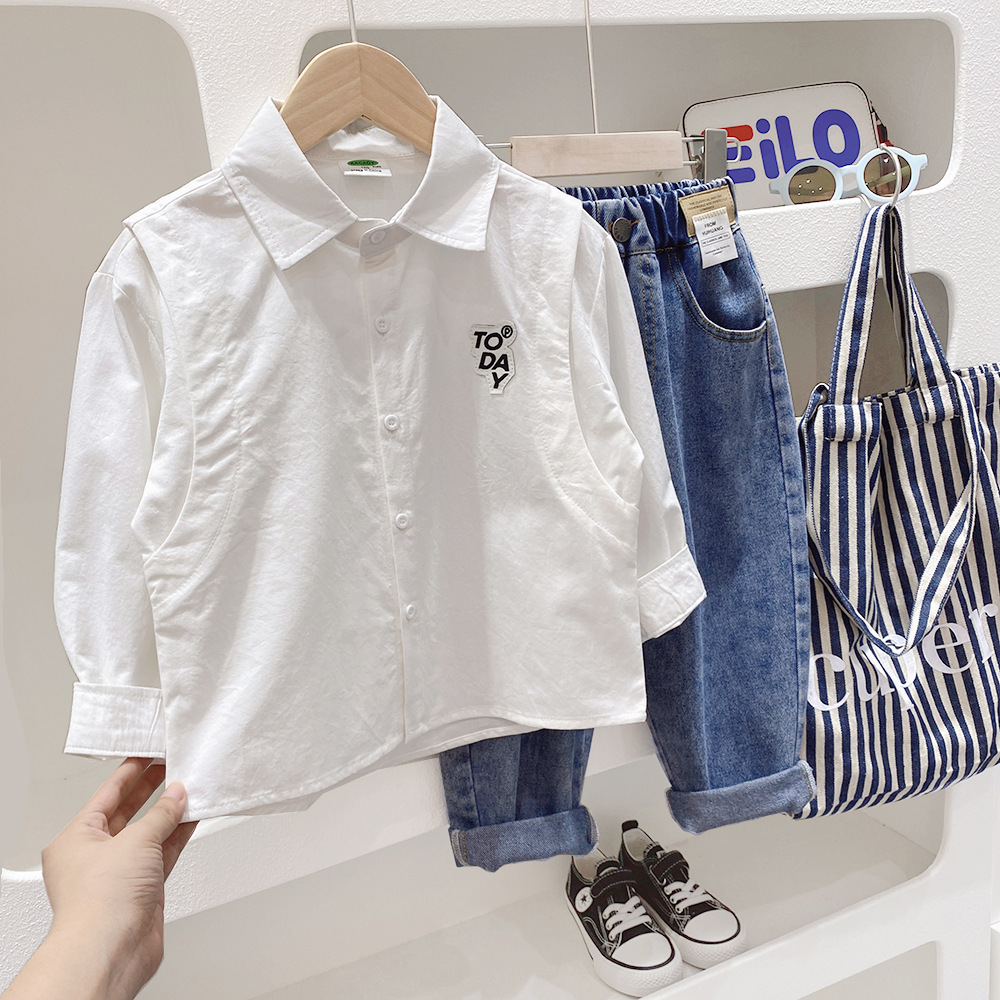 Camisa de los muchachos primavera y otoño 2023 nuevo estilo occidental hermosa camisa para niños estilo coreano de manga larga capa superior para niños medianos y grandes