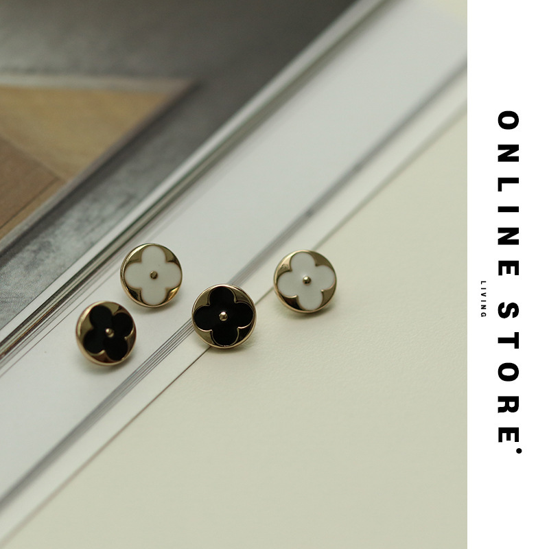 Four-leaf Clover Metal Button Black and White Oil Button Women's Shirt Knitted Cardigan Sleeve Collar Button Top Clothing Buckle