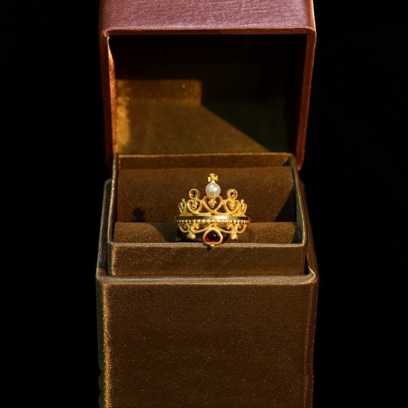 Design retro golden small ring