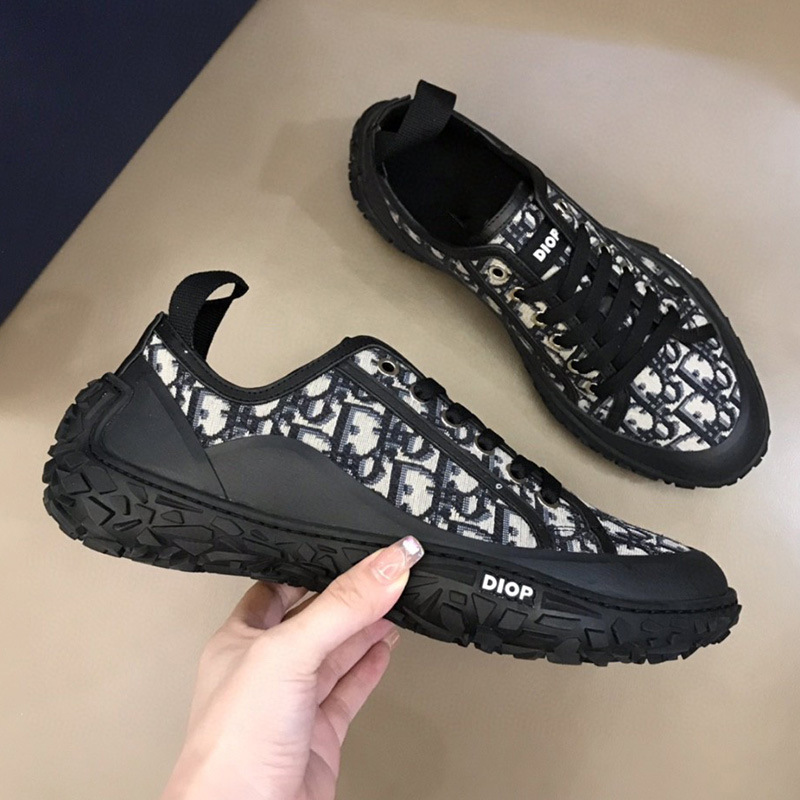 European-style men's casual shoes, versatile and trendy, 2025 new collection, stylish and cool, high-end brand
