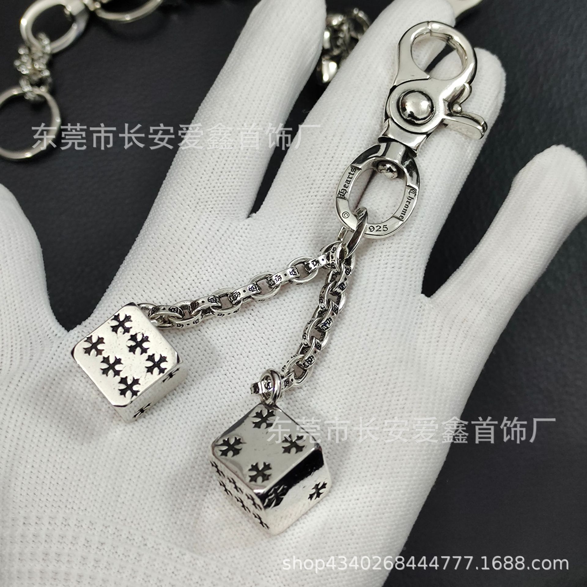 Crook vintage dados llavero accesorios Cruz colgante hebilla primavera langosta cabeza de bloqueo fábrica al por mayor