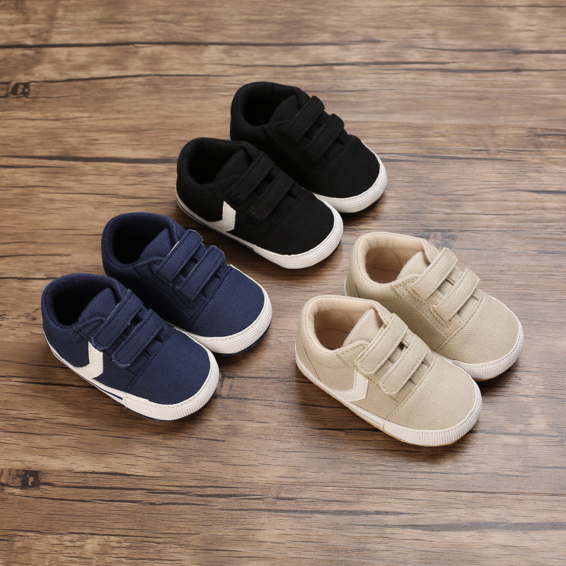 Soft-soled sneakers for babies aged 0-1...