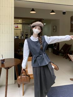 �p�g����һ���׶��b���c�كɼ��r������Ů����ȹ�����bС����