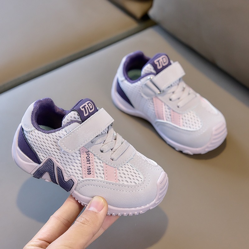 2026 primavera nueva moda transpirable zapatos de corrida de malla zapatos deportivos para niños zapatos de niñas al aire libre un cabello