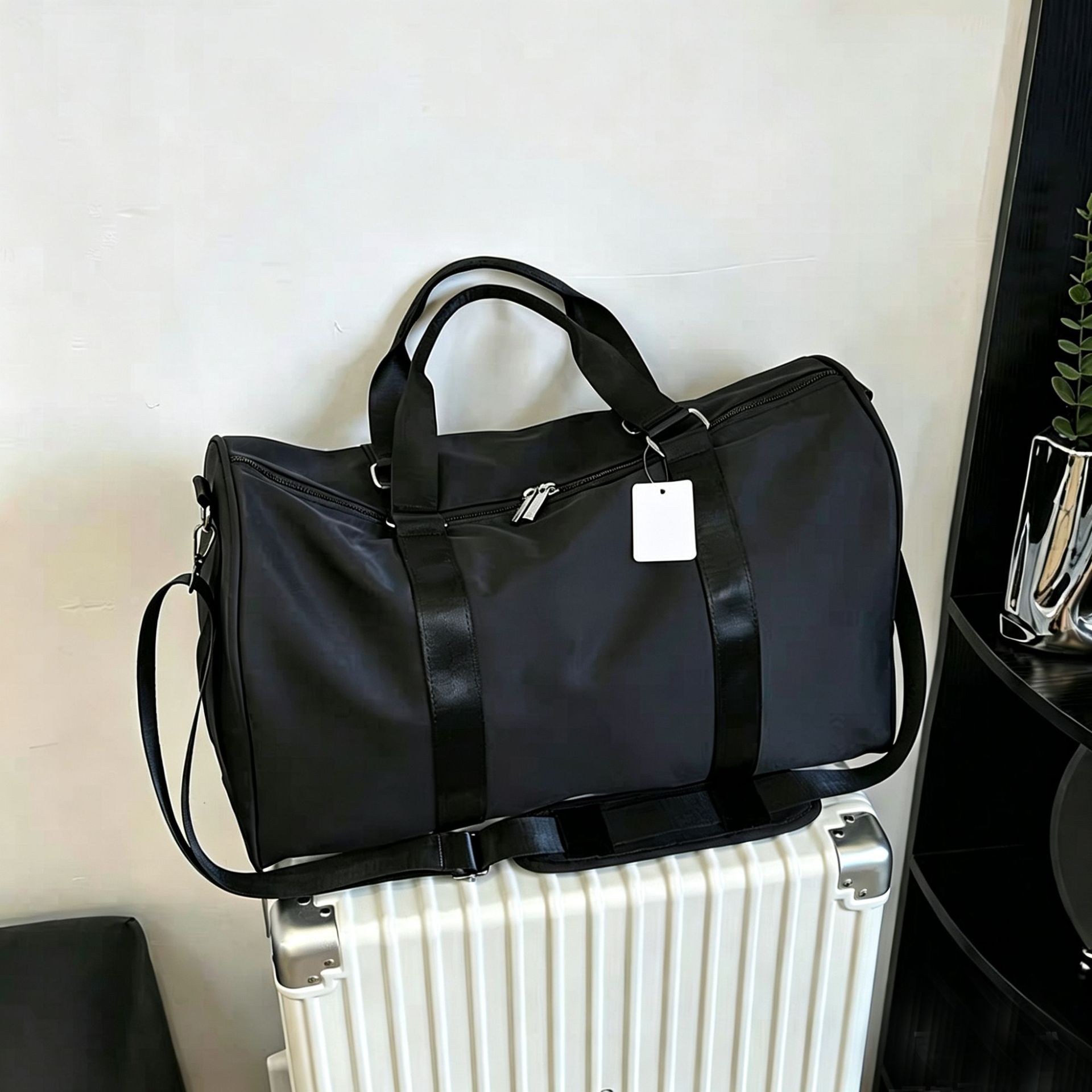 universal sports bag for men and women
