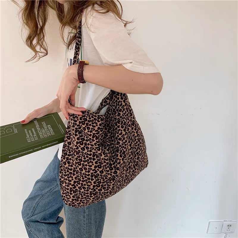 Women's Large Polyester Leopard Streetwear Square Open Shoulder Bag display picture 5