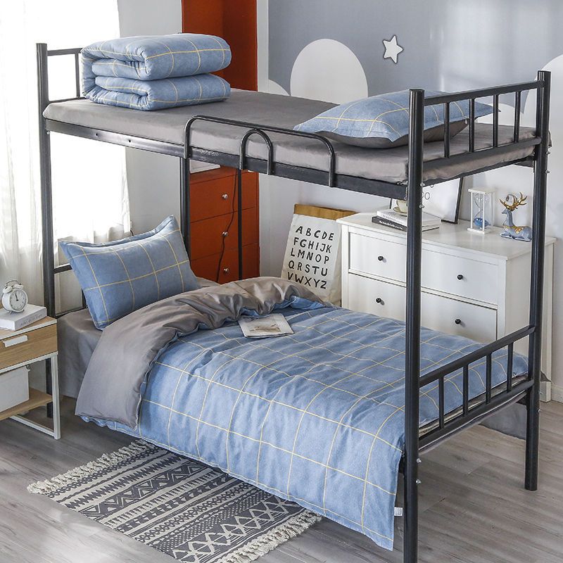 Un conjunto completo de colcha de cama de dormitorio de estudiantes individuales de seis piezas, colcha de cama de núcleo de algodón para dos personas de ocho piezas.