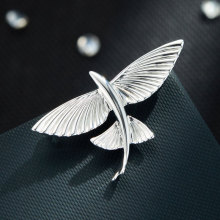 极简主义爆款飞鱼胸针时尚轻奢立体设计精致衣饰胸花新款大气别针