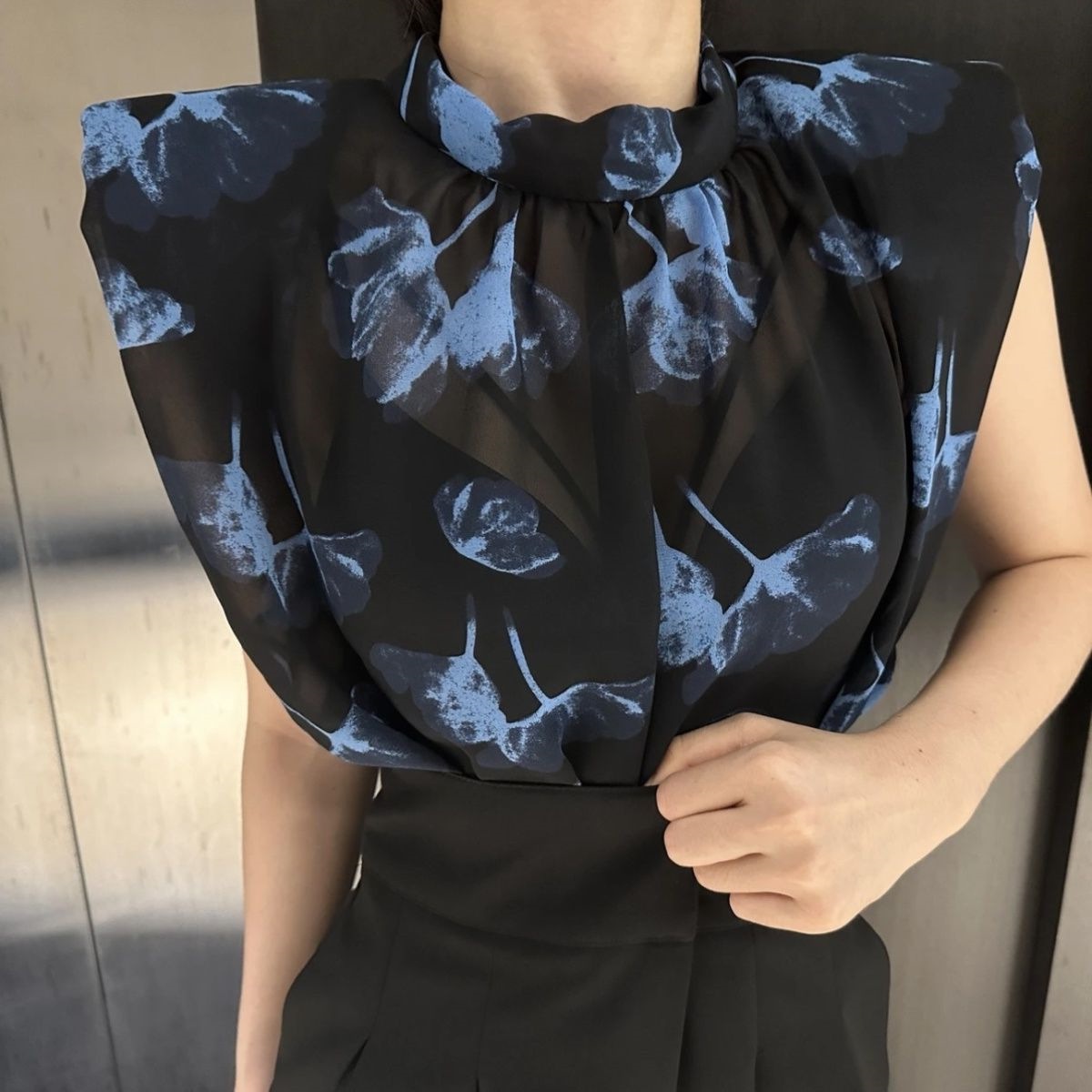 Vest sleevless