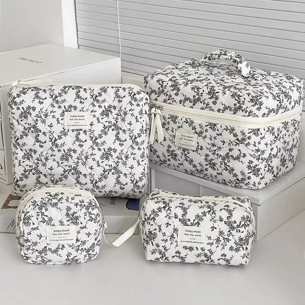 Retro Small Fresh Black and White Floral Cosmetic Bag Large Capacity Portable Outing Toiletry Cosmetics Bag