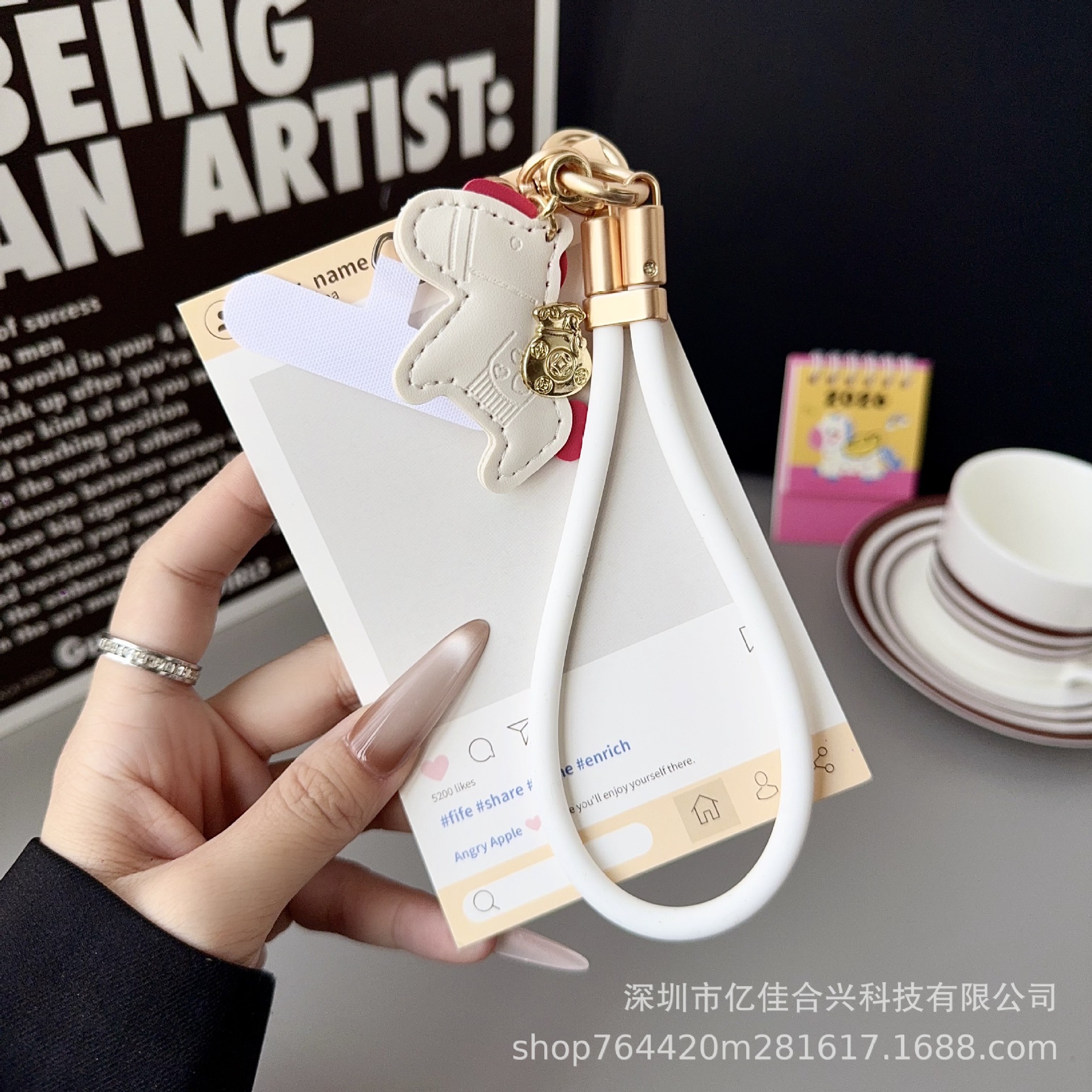 Simple línea de teléfono móvil líquido inmediatamente rico colgante de cuero ligero de lujo de alta calidad universal llavero de moda cuerda anti-perderida
