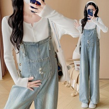 孕妇装新款V领针织打底衫+宽松刺绣牛仔背带裤孕妇连体裤休闲套装