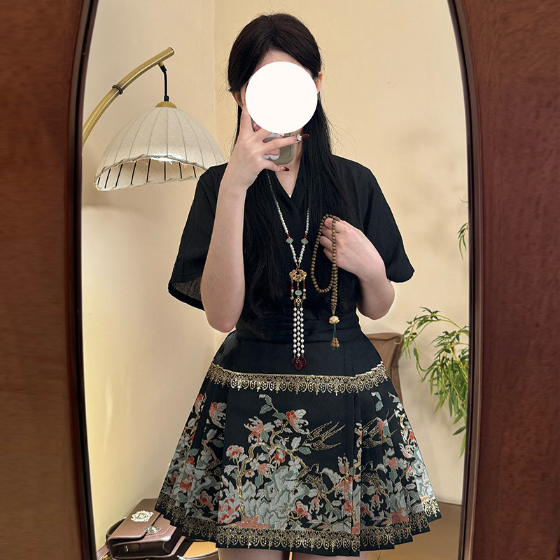Original Ming Dynasty Brocade Horsehair Skirt [Welcoming Spring] with Modified Airplane Sleeves, New Chinese Style Short Horsehair Skirt for Women, Everyday Wear