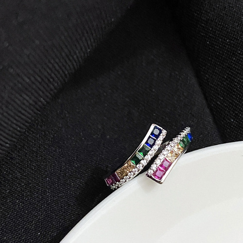 Versa original European and American rainbow ring, 18K gold plated, inlaid with zirconium colored gemstones, open row ring for men and women.