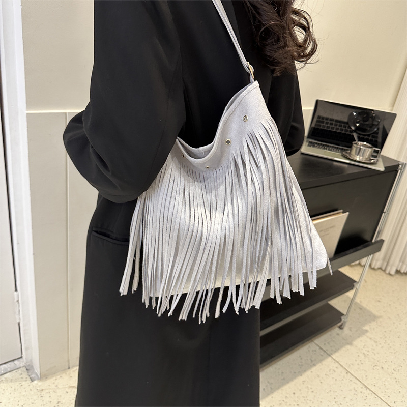 Bohemian Women's Shoulder Bag With Tassels Large Capacity Style_voghion.com