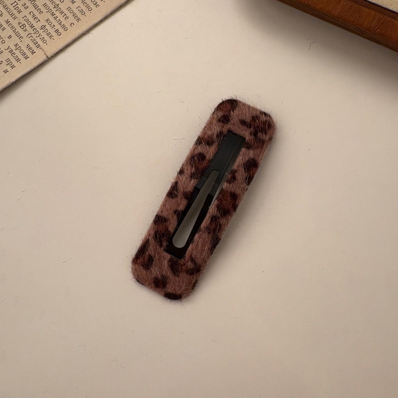 Square deep leopard print bb clip