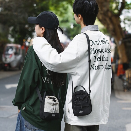 Portable and Versatile Outdoor Crossbody Bag with Phone Pocket, Fashionable New Rope Drawstring Shoulder Bag for Men and Women, Smart Couples' Choice