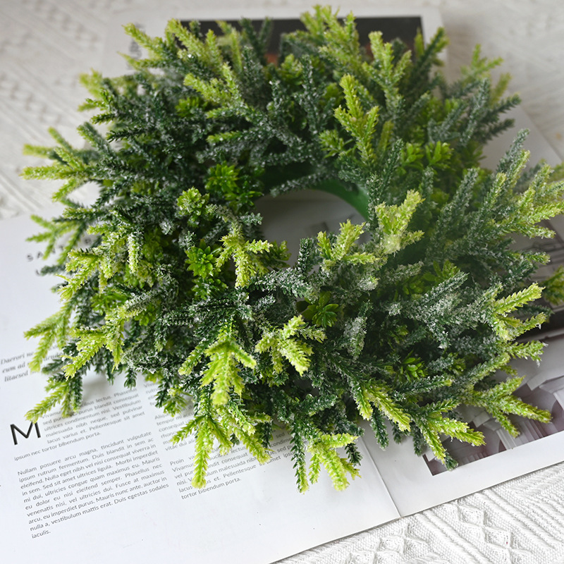 2025 nuevo producto transfronterizo rama de pino crema colgante guirnalda de aguja de pino decoración del festival de Amazon hogar candelabro de Navidad guirnalda