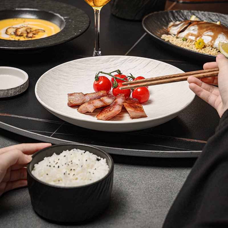 Stone-patterned black and white porcelain bowl and dish set, high-end tableware for home use, simple ceramic and celadon combination Stone-patterned black and white porcelain bowl and dish set, high-end tableware for home use, simple ceramic and celadon combination