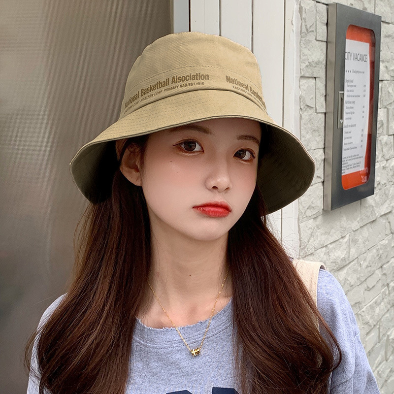 카키색