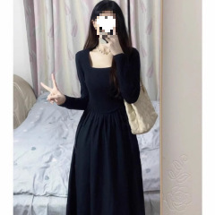 黑色方领长袖连衣裙子女2025春装新款法式赫本风长裙高级感早秋装