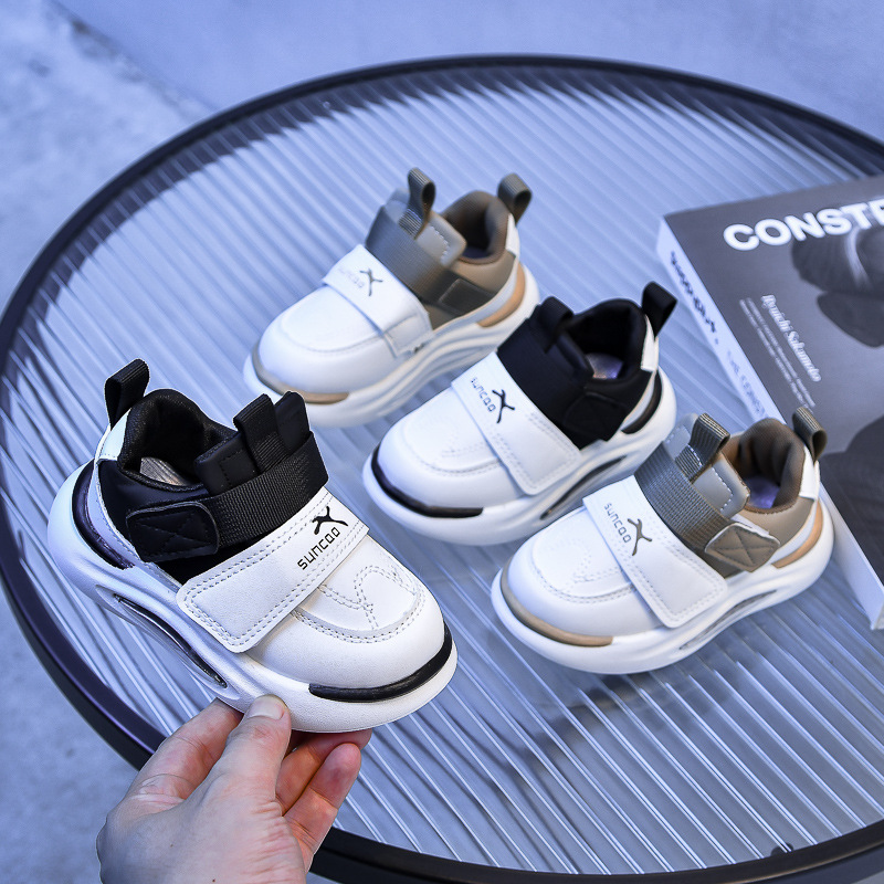 Zapatos deportivos para niños suela blanda 2025 estilo k primavera y otoño nuevos zapatos deportivos de cuero suela suave zapatos casuales para niños y niñas trbottomy