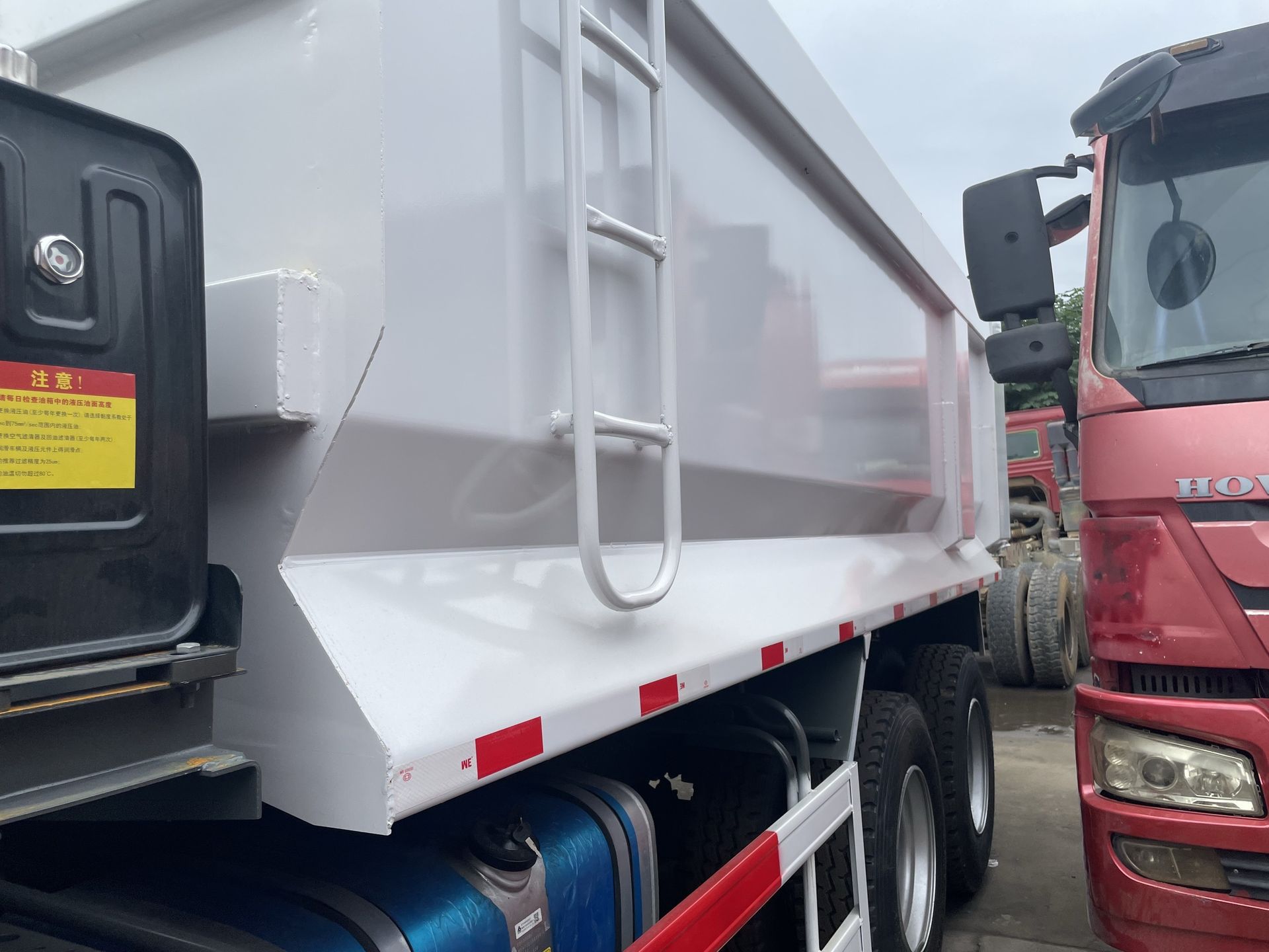 Exporting Refurbished Howo Nx 6X4 Dump Trucks, 10-Wheel Dump Trucks, Heavy-Duty Trucks to Africa