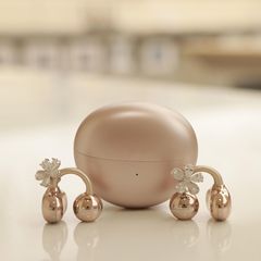 フルドリルの花びらのイヤホンのドリルは女性が贅沢で高級感があります。