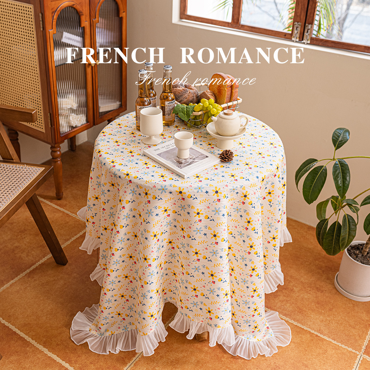 Mantel de mesa redondo elegante y romántico con encaje_voghion.com