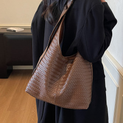 秋冬季复古大容量包包女2025新款时尚编织纹单肩斜挎包托特水桶包
