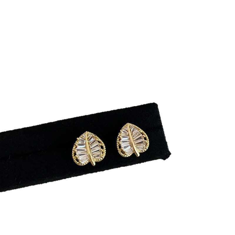 Pendientes de botón con perla y circonitas para mujer diario_voghion.com
